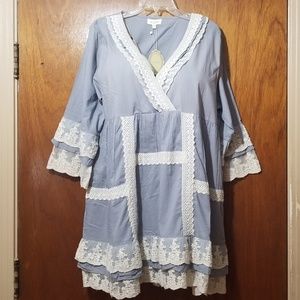 Vintage-look ruffles & lace